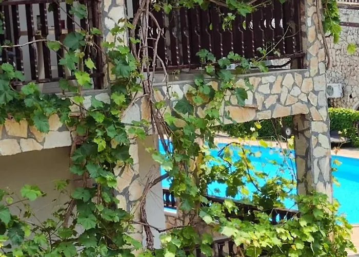 Pecani Perla Del Mar - Coastal Art Свети-Влас